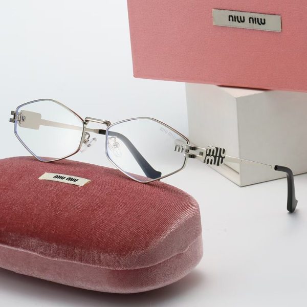Miu Miu Fashionable Sunglasses