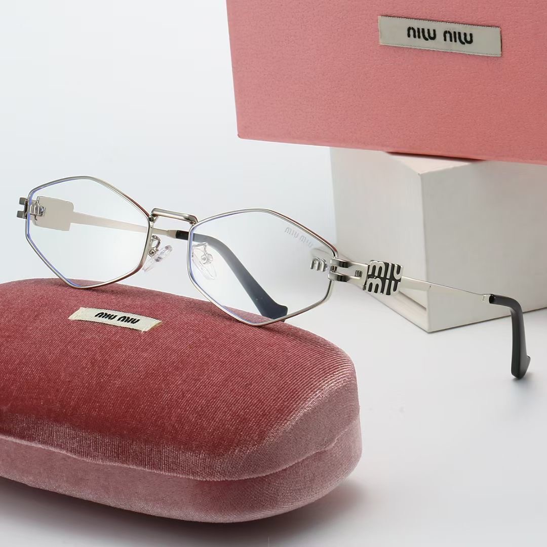 Miu Miu Fashionable Sunglasses - Image 3