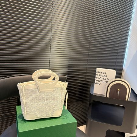 Goyard Mini Beluga Bucket Bag - Image 4