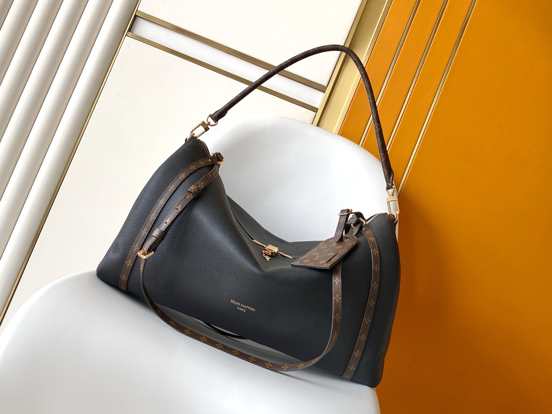 LV Express Travel H27 Women Handbags - Image 1