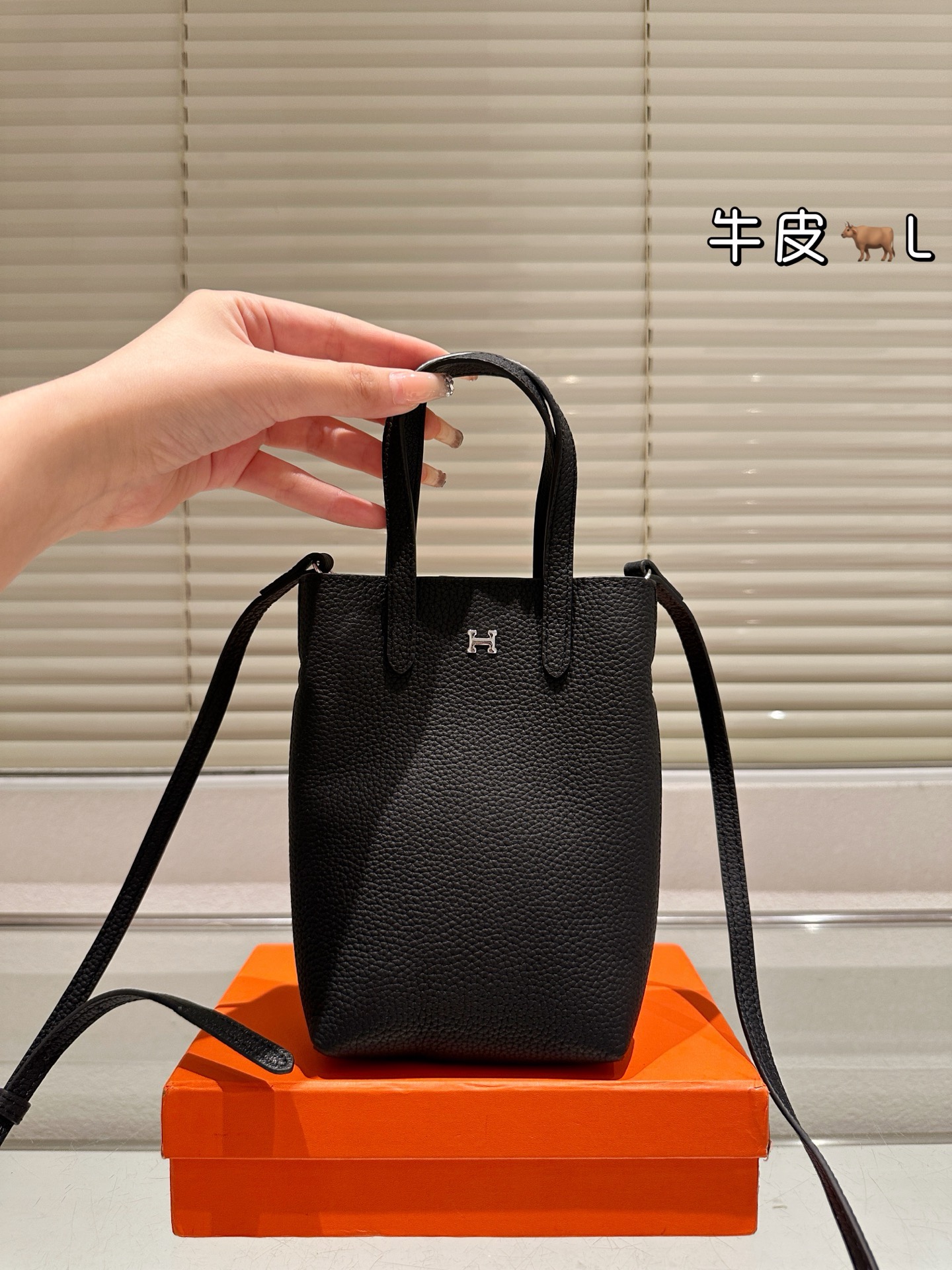 HERMES Small Tote Bag - Image 2