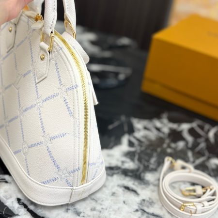 LV's New Shell Bag - Image 6