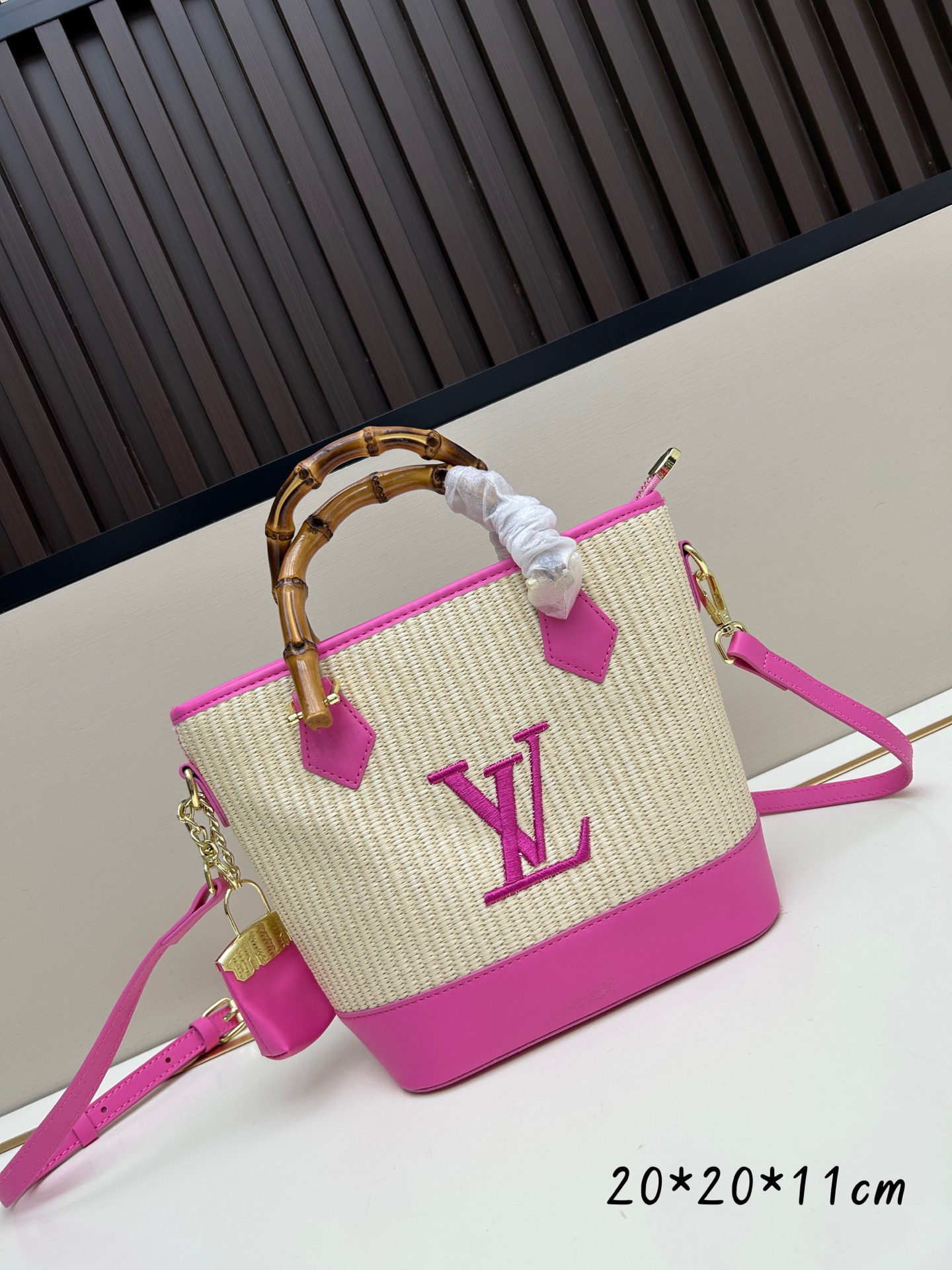 LV handbag - Image 5