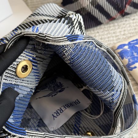 Burberry Check Knitted Shoulder Bag - Image 10
