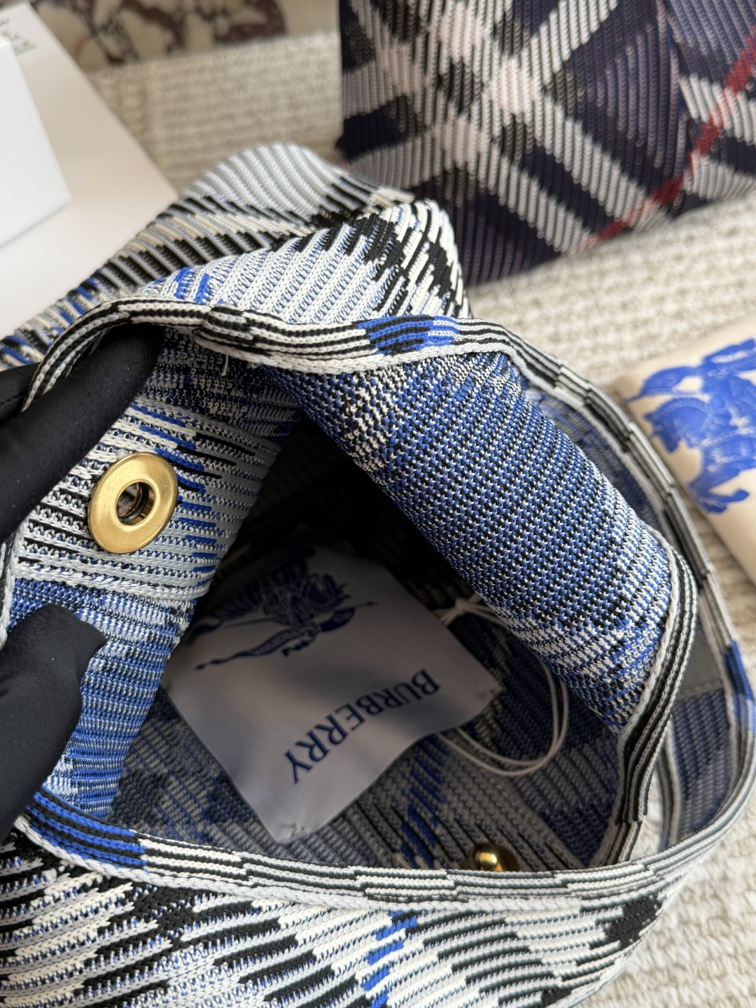 Burberry Check Knitted Shoulder Bag - Image 10