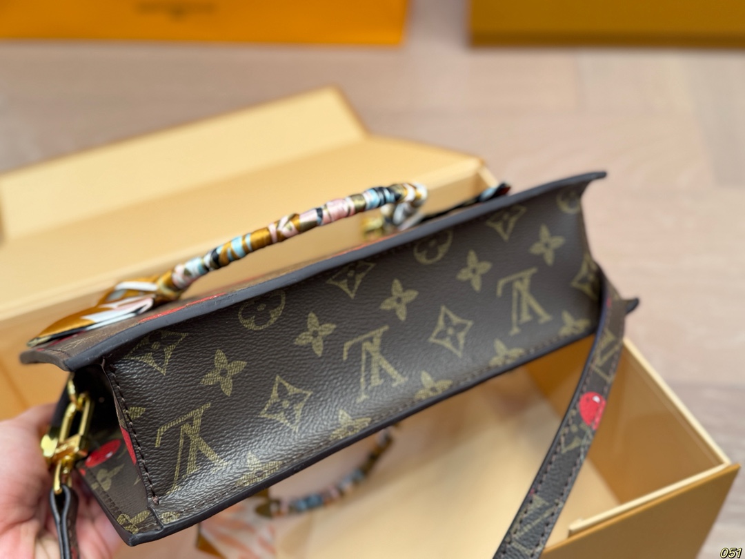 LV  Retro High-End Commuter Tote Bag - Image 3