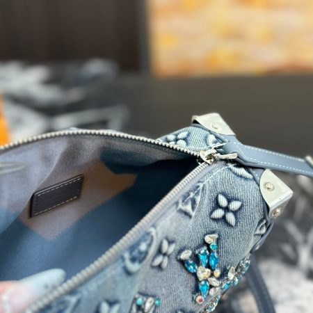 LV's New Trunk Bag - Image 9