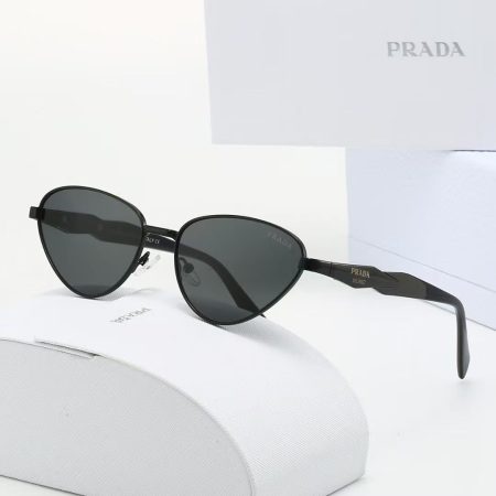 Prada Fashionable Sunglasses - Image 4
