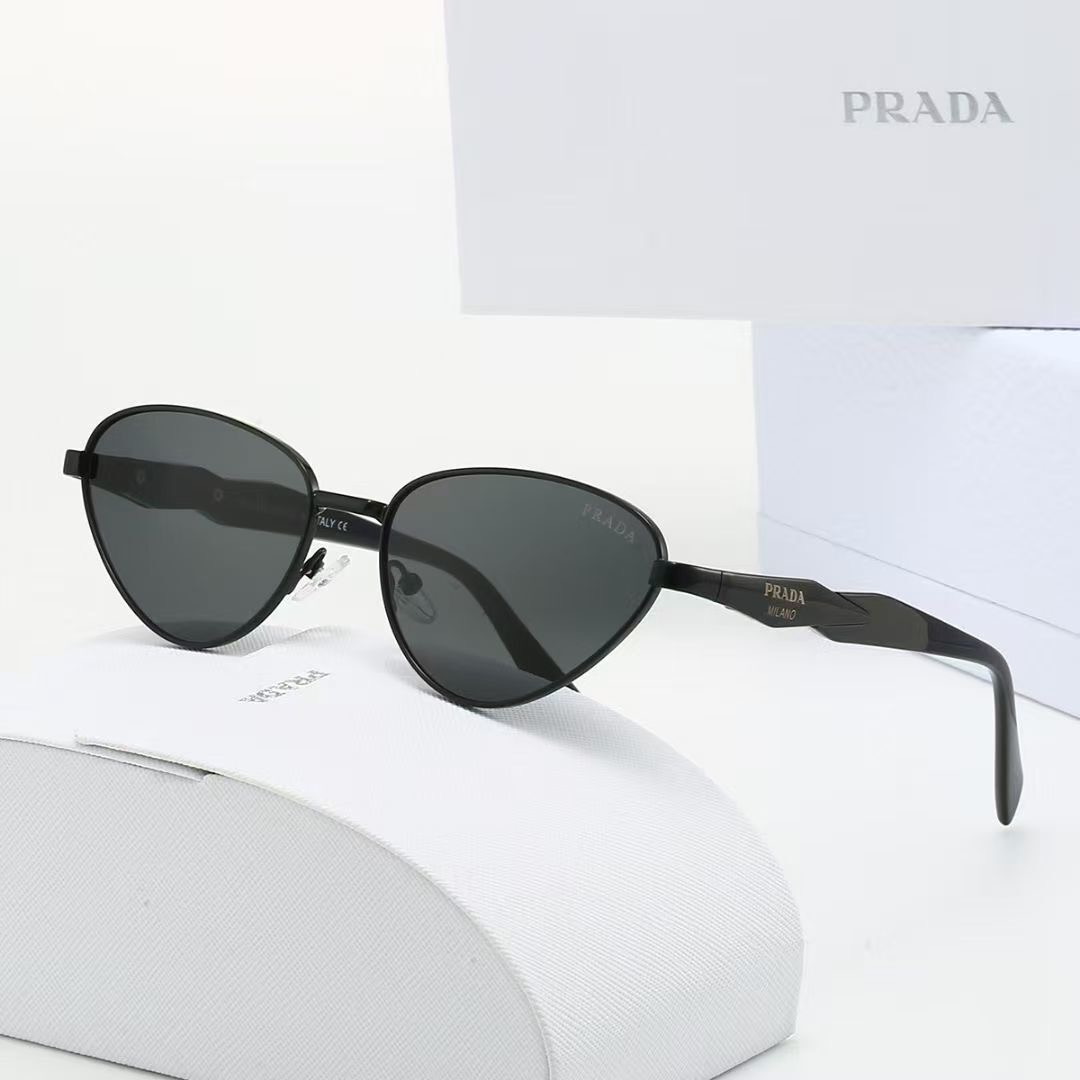 Prada Fashionable Sunglasses - Image 4