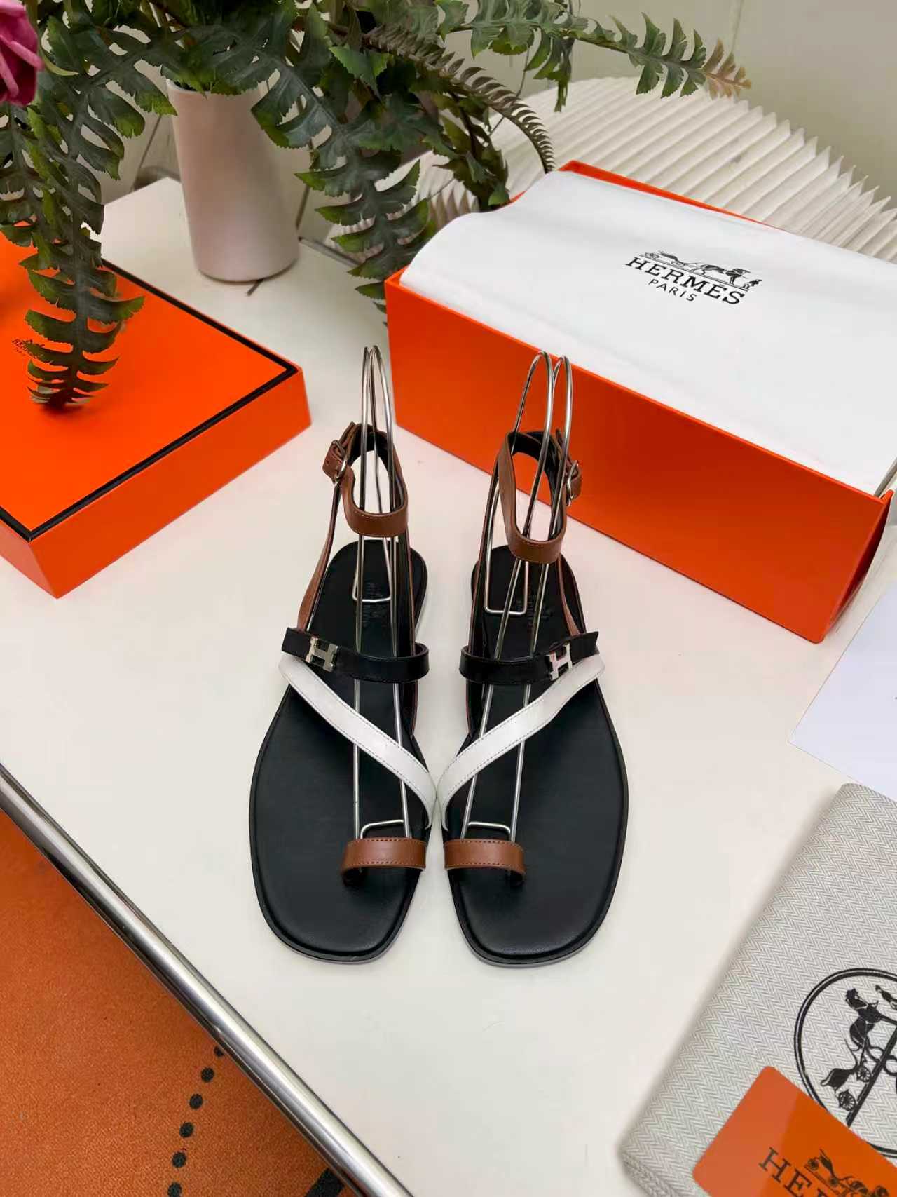 Hermès Thong Sandals - Image 6