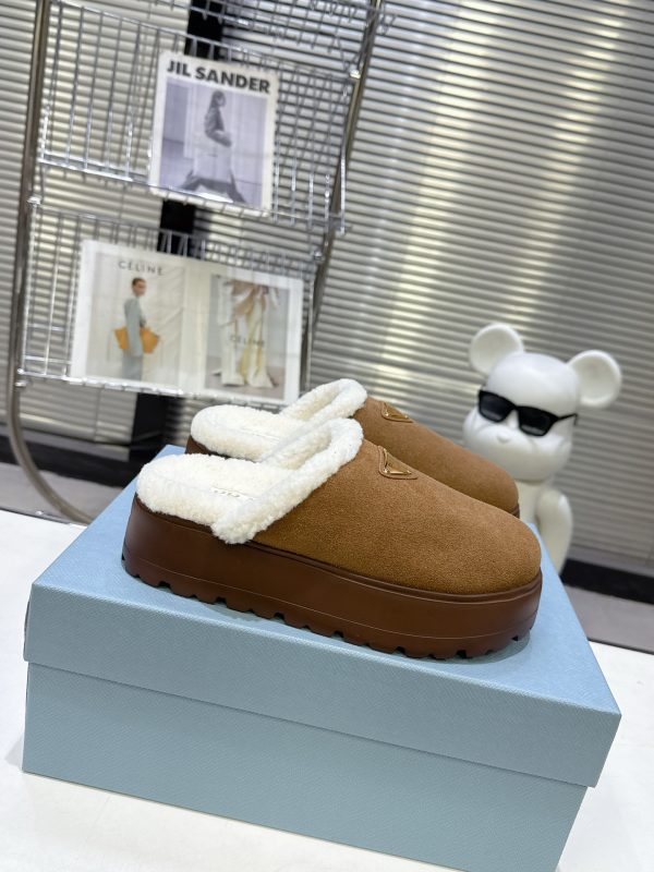 Prada shearlina-lined Suede Mules