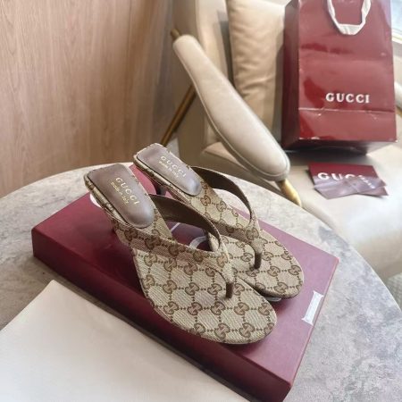 Gucci Women's Vittoria Thong in Sand and Brown GG Canvas - Image 9