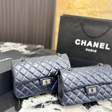 Chanel Quilto 2.55 Shoulder Bag - Image 19