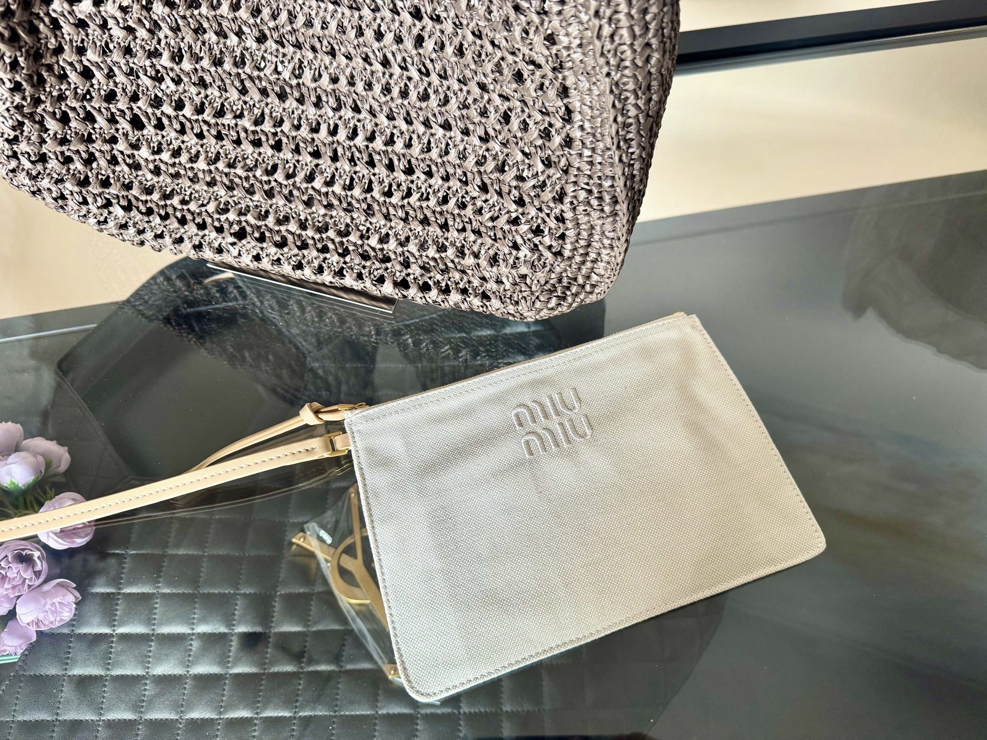 Miu Miu Raffia-effect Woven Shoulder Bag 10A - Image 6