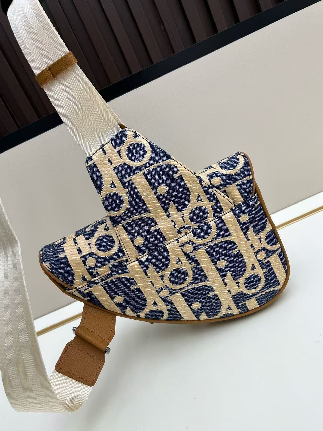 Dior Saddle Bag - Image 3