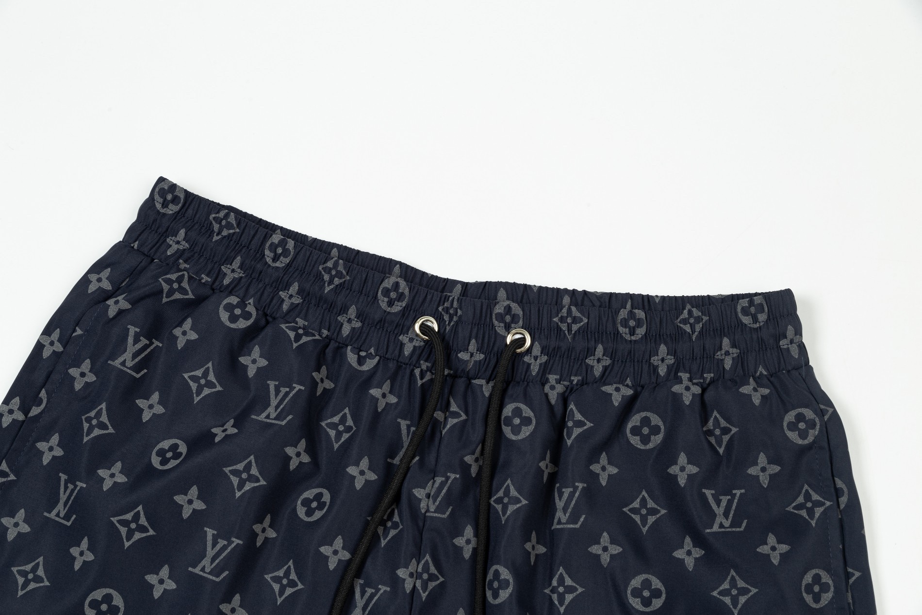 LV Short Pants - Image 3