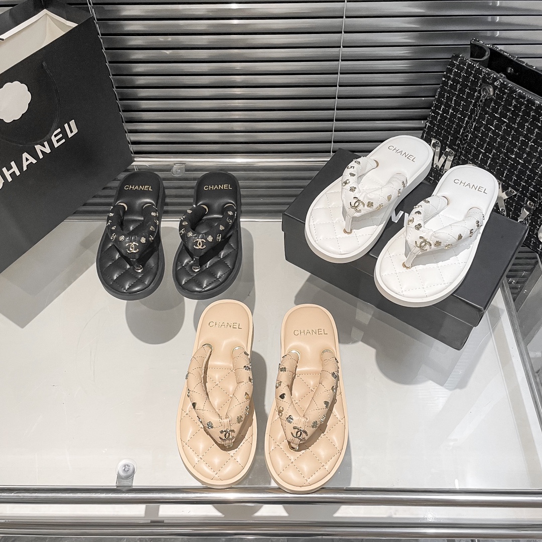Chanel Interlocking CC Logo Flip-Flops - Image 1
