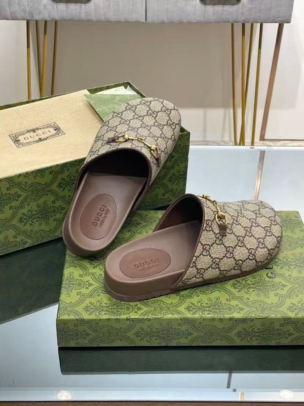 Gucci Horsebit mule in GG Supreme