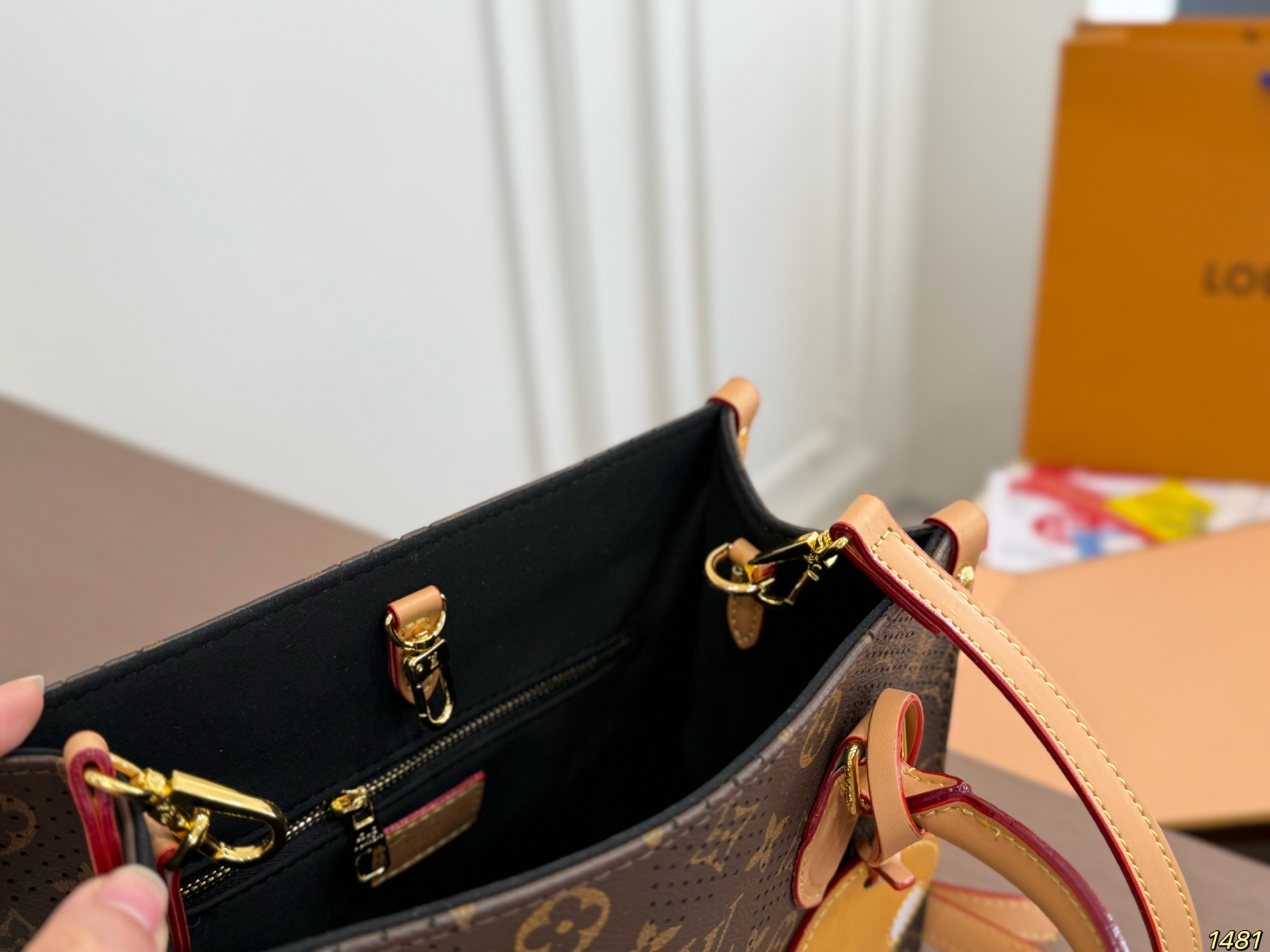 LV-Tote-Bag - Image 10