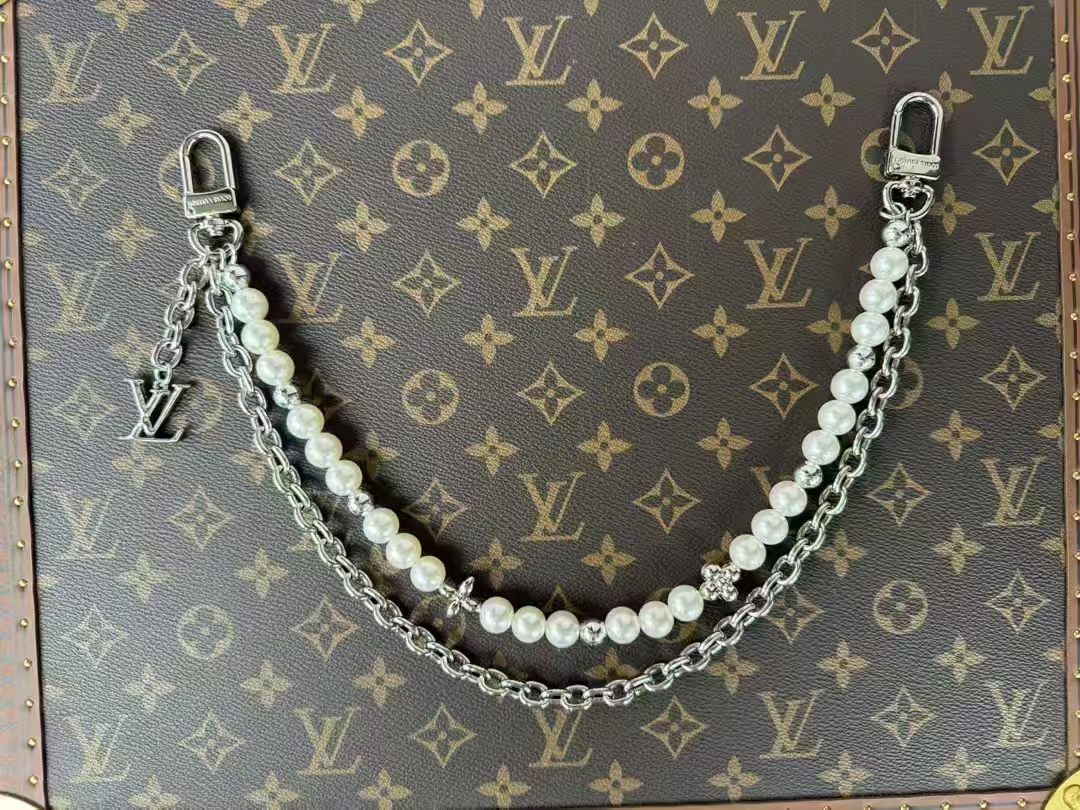 LV Bagchain Keychain - Image 1