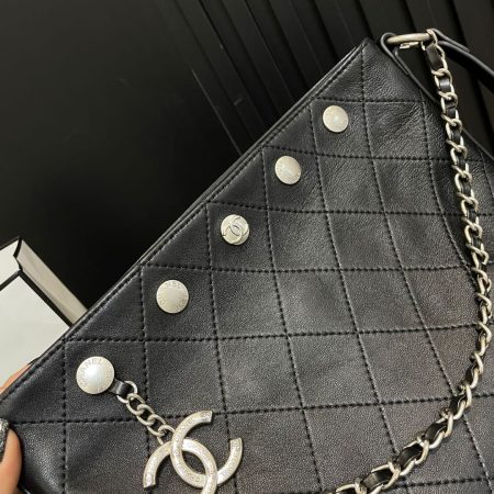Chanel 31P Bucket Bag Black - Image 9