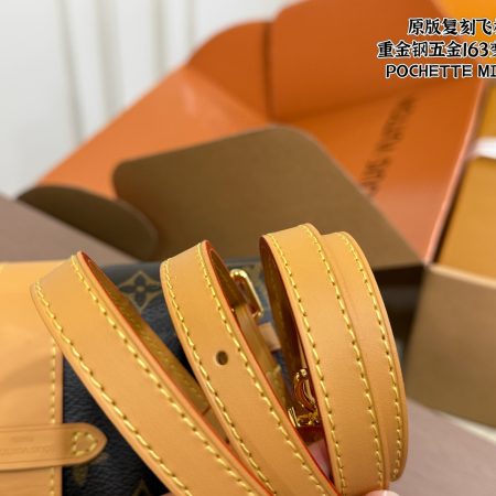 LV Underarm Lunch Bag - Image 7