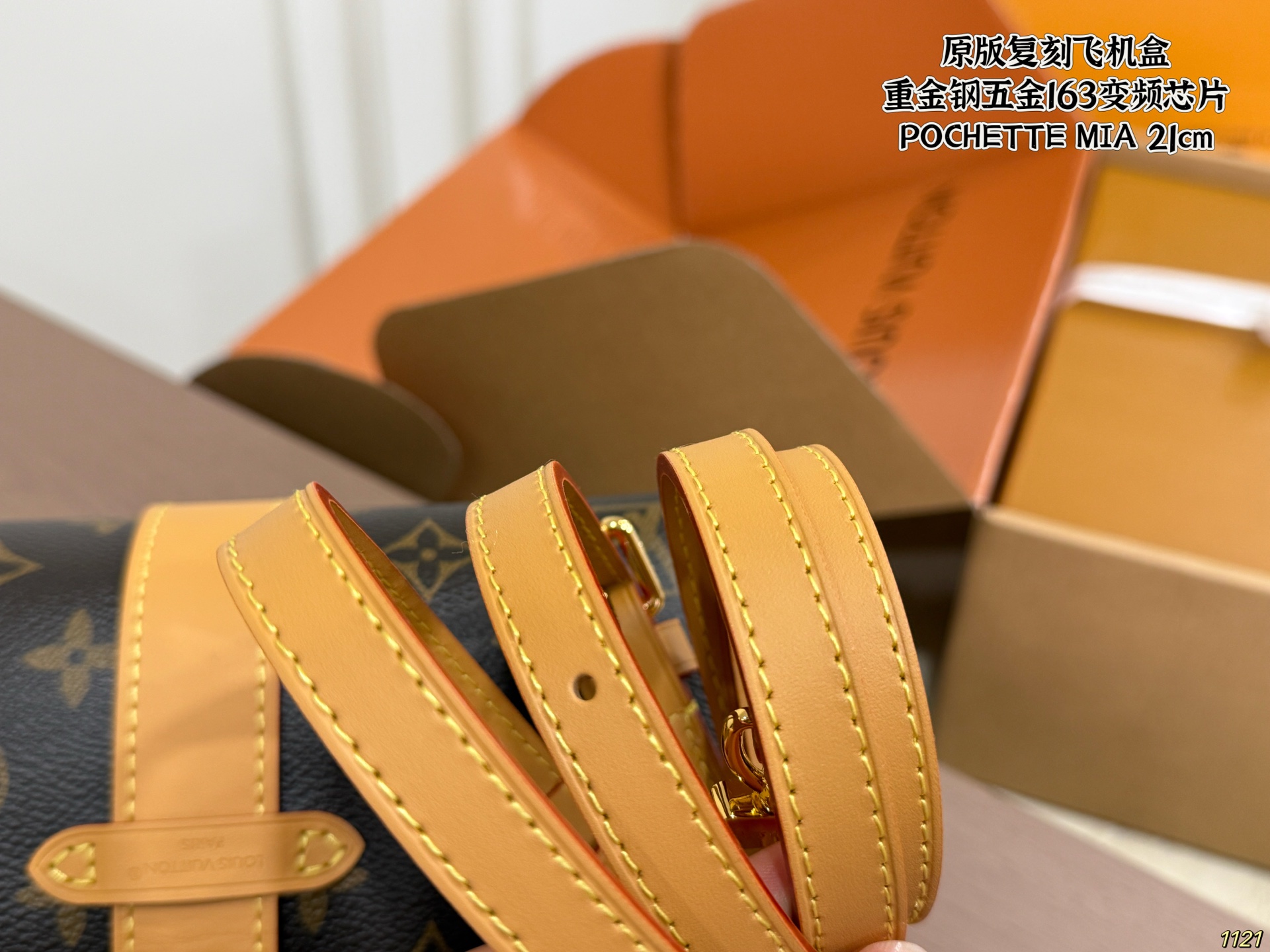 LV Underarm Lunch Bag - Image 7