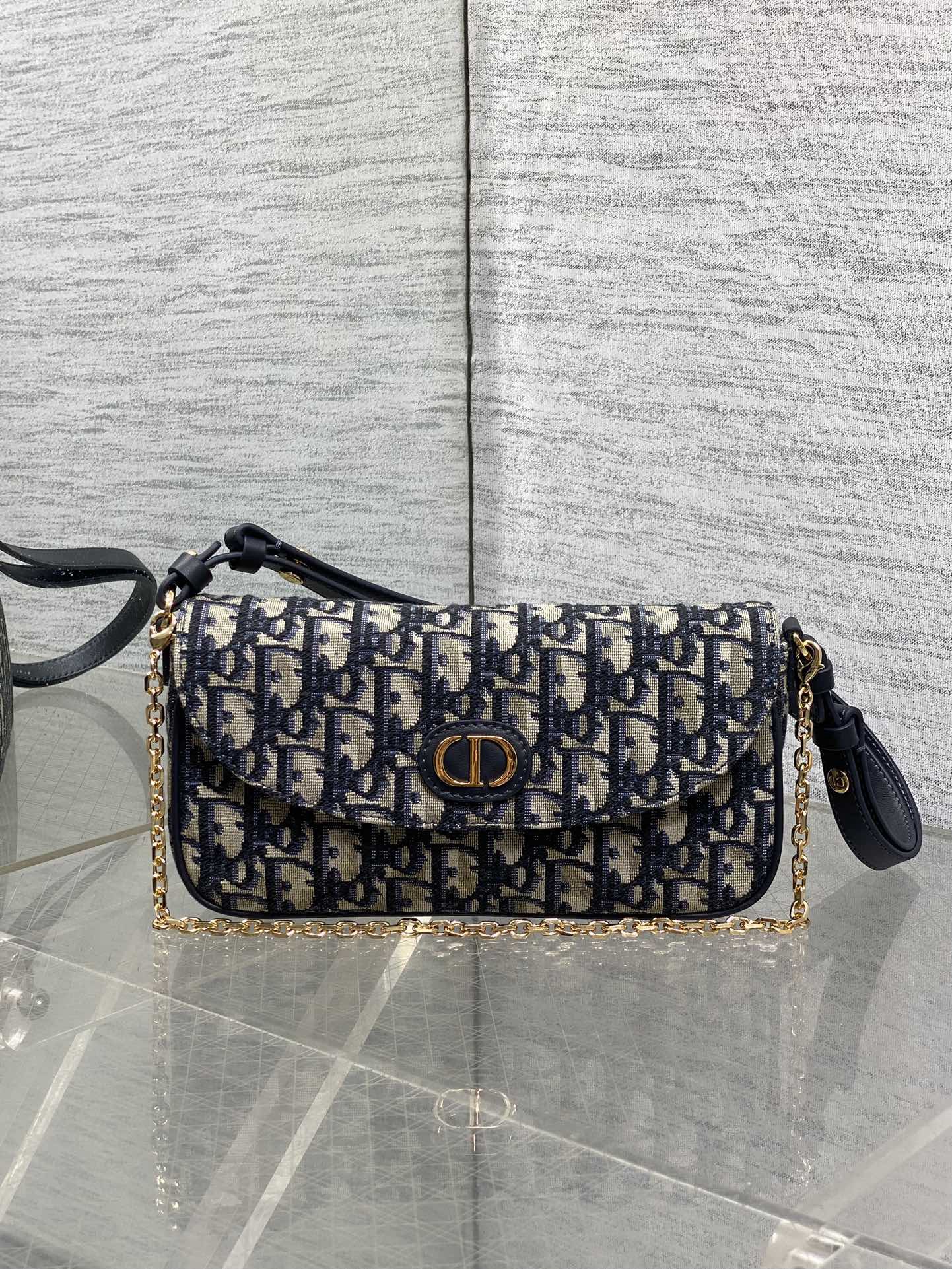 Dior 30 Montaigne Avenue Bag Oblique Blue - Image 1