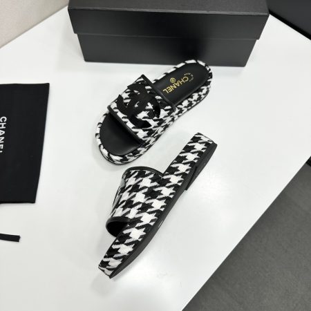 Chanel Women's CC Slide Sandals - Image 10