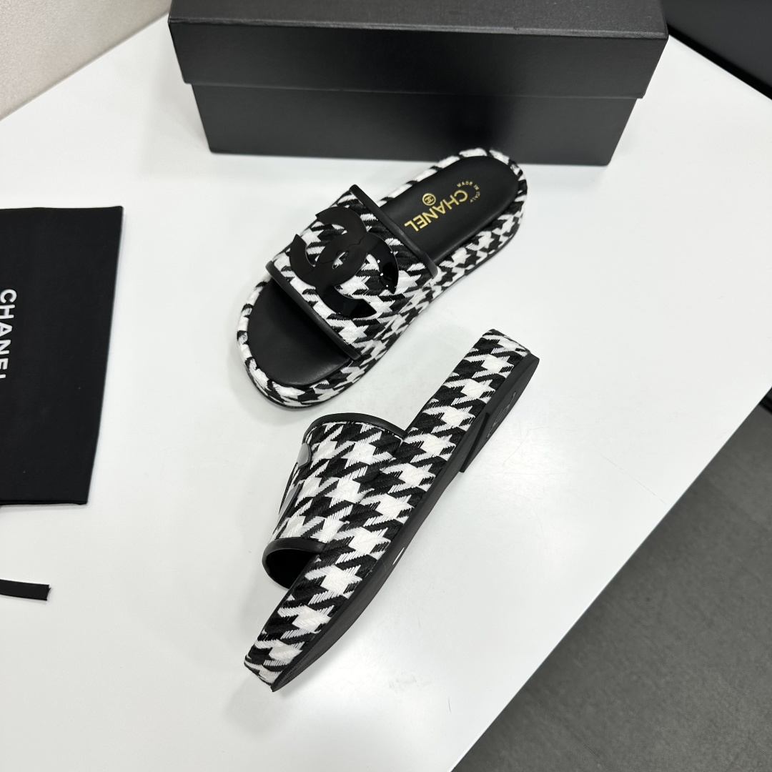 Chanel Women's CC Slide Sandals - Image 10