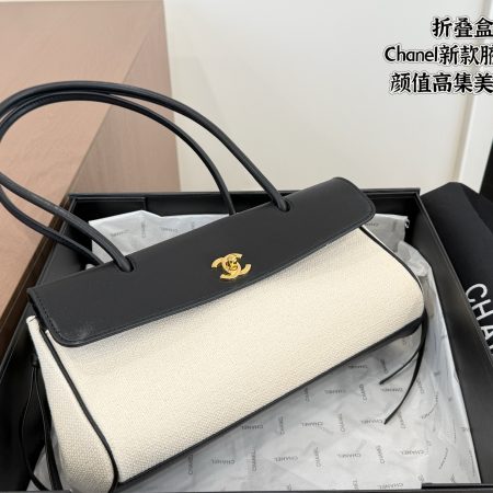 Chanel's New Underarm Bag - Image 2