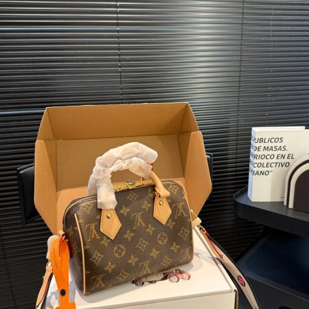 LV Speedy Bandoulière 20 Monogram Bag - Image 6