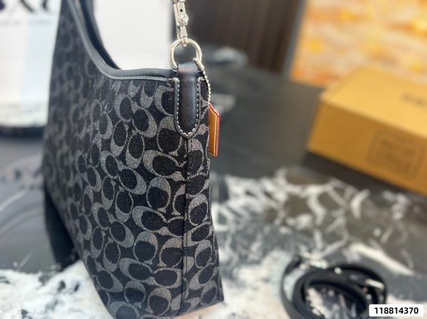 Coach Laurel 19 Tote Bag