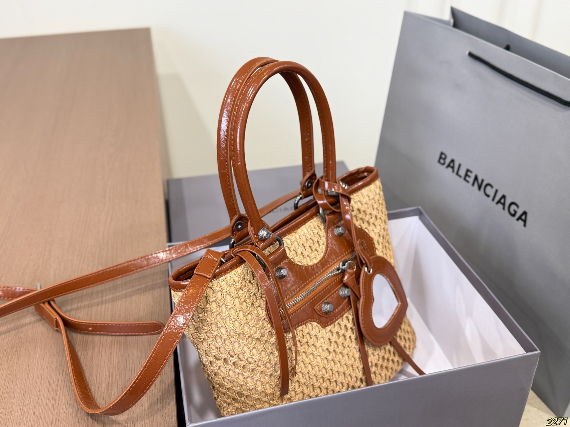 Balenciaga Straw Tote Bag - Image 6