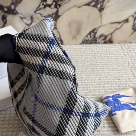 Burberry Check Knitted Shoulder Bag - Image 5
