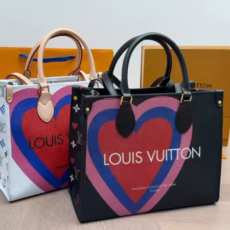 Lv Mom Bag on the go - Image 3