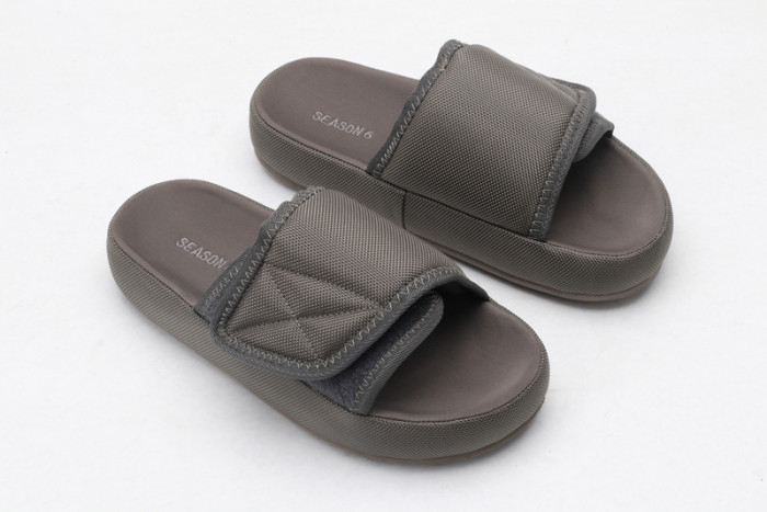 Yeezy Slide 5 - Image 9