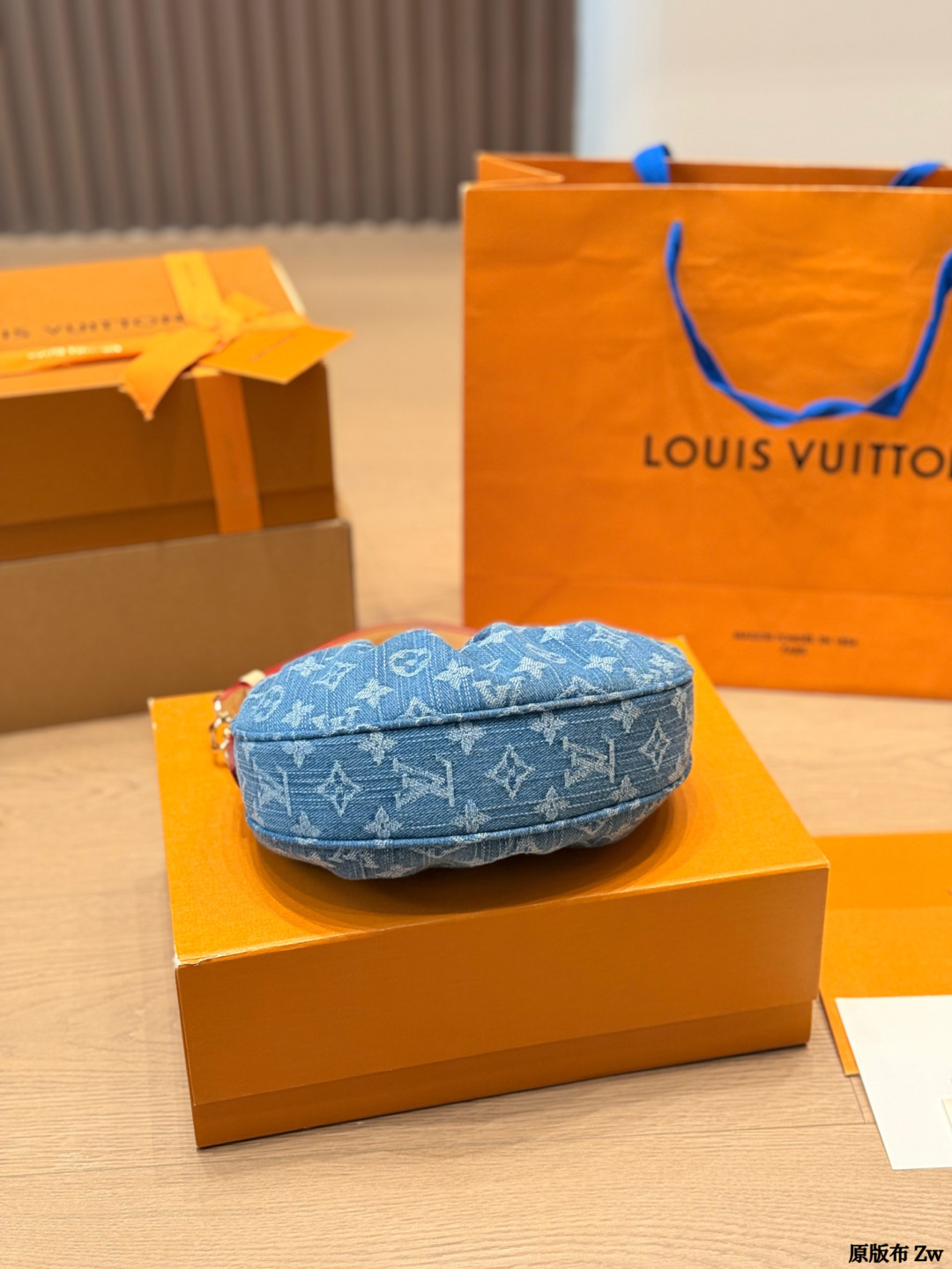 LV Pochette Valley Monogram Denim Bag - Image 11
