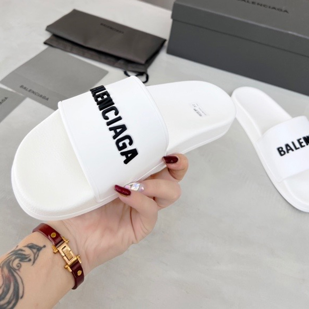 Balenciaga  Fashionable Flat Sandals Slide Sandal - Image 3