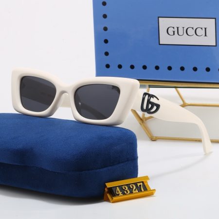 Gucci Fashionable Sunglasses - Image 4