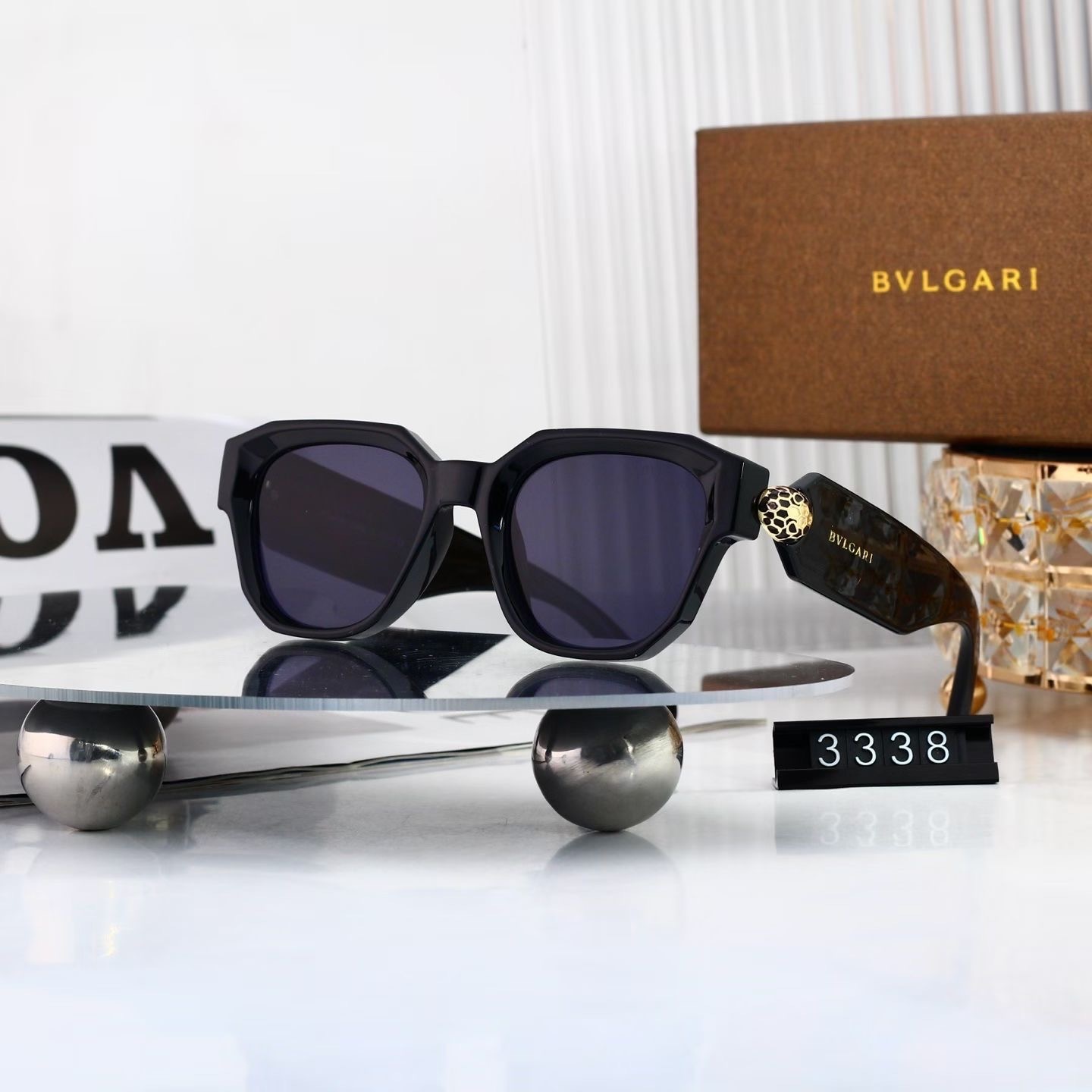 Bulgari Fashionable Sunglasses - Image 4