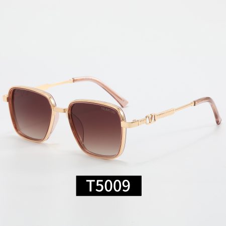 Prada Fashionable Sunglasses - Image 3