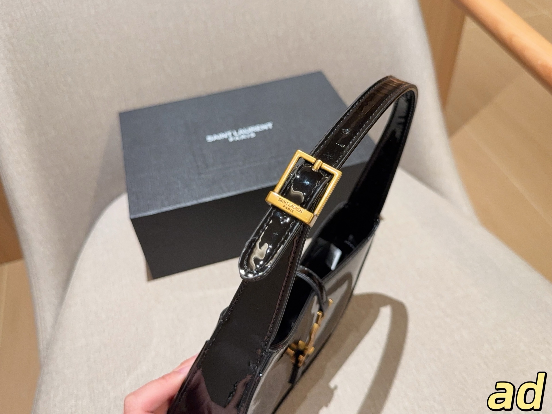 Saint Laurent Le 5 à 7 Hobo Shoulder Bag Laquered - Image 7