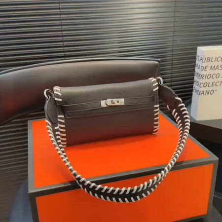 Hermès Kelly To Go Handbag in Elephant Gray
