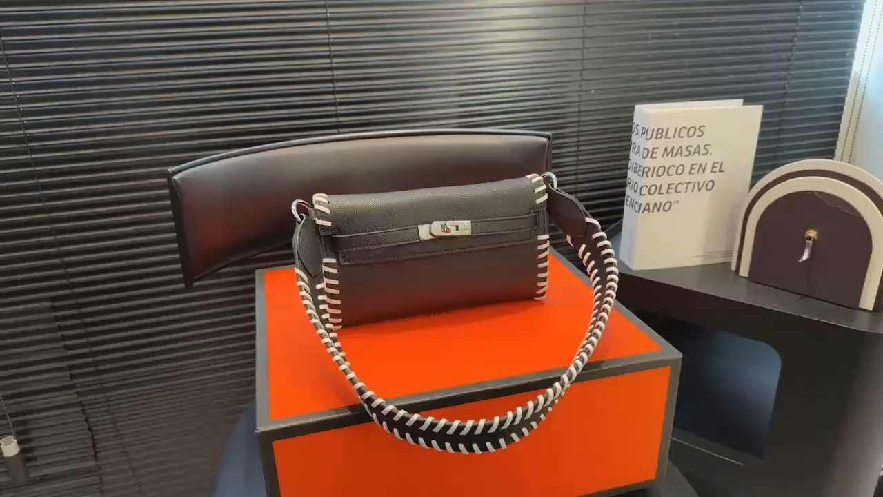 Hermès Kelly To Go Handbag in Elephant Gray - Image 1