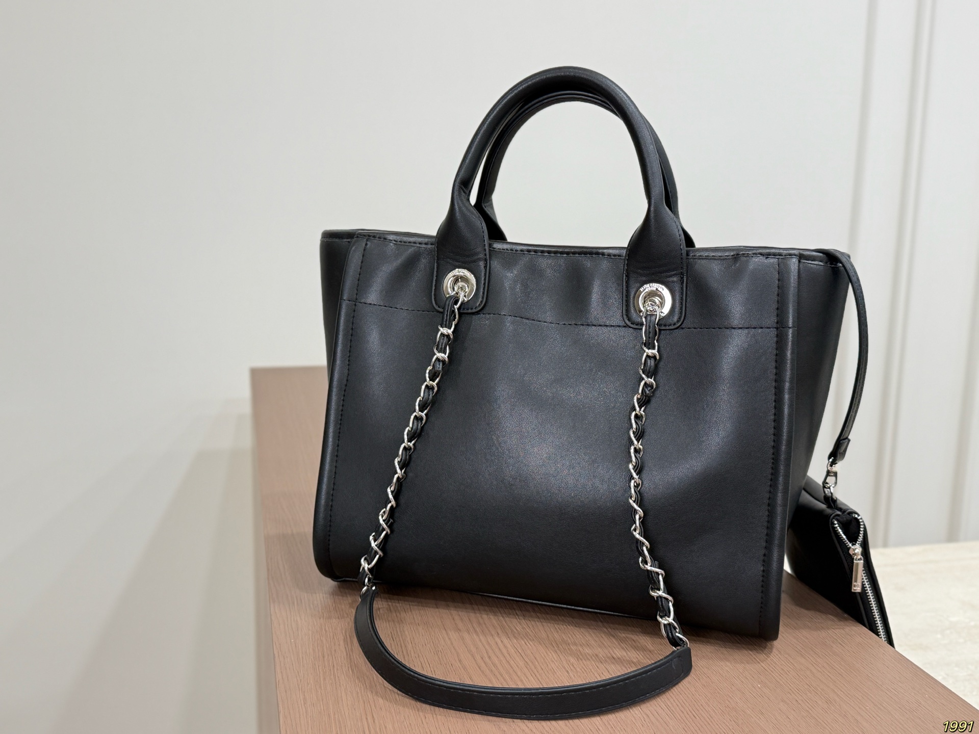 Chanel New Beach Tote Bag - Image 9