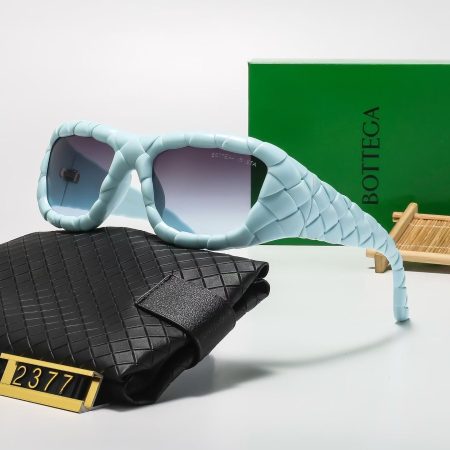 Bottega Veneta Fashionable Sunglasses - Image 5