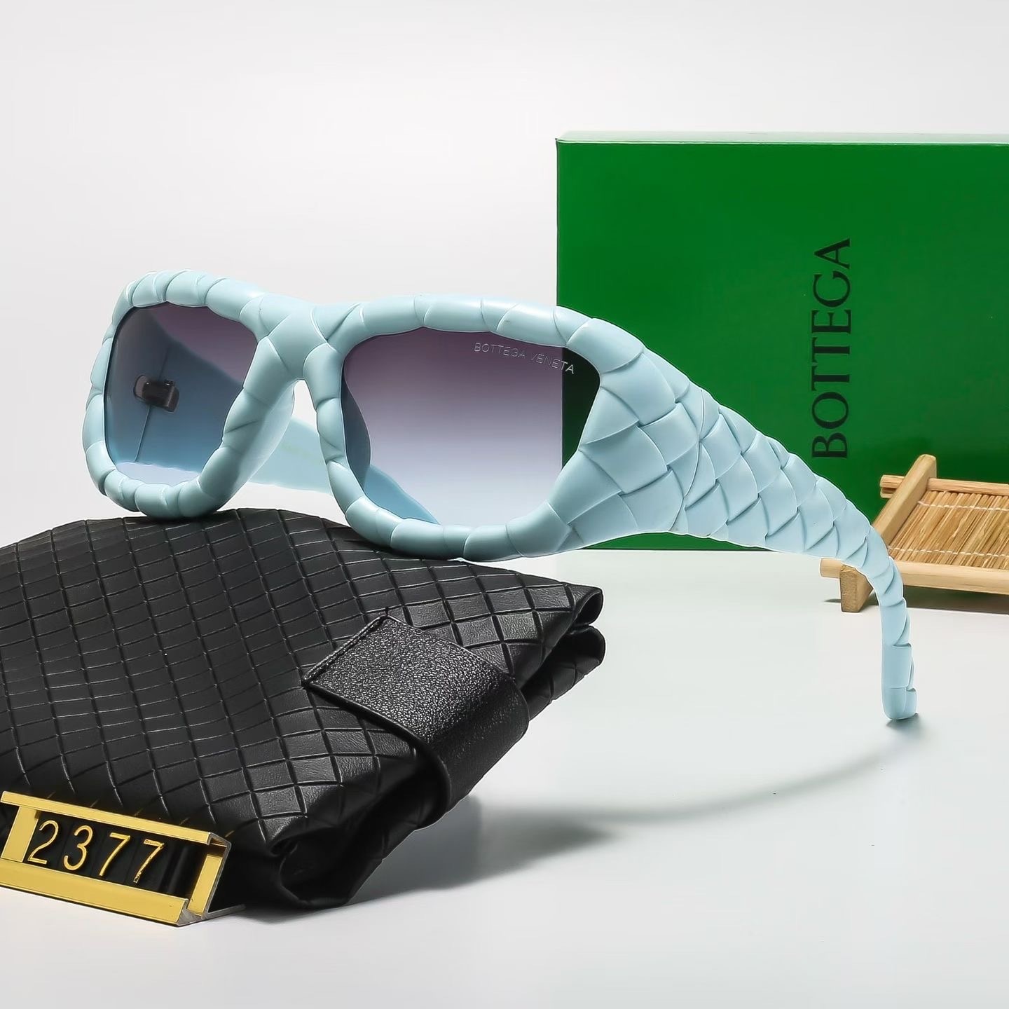 Bottega Veneta Fashionable Sunglasses - Image 5