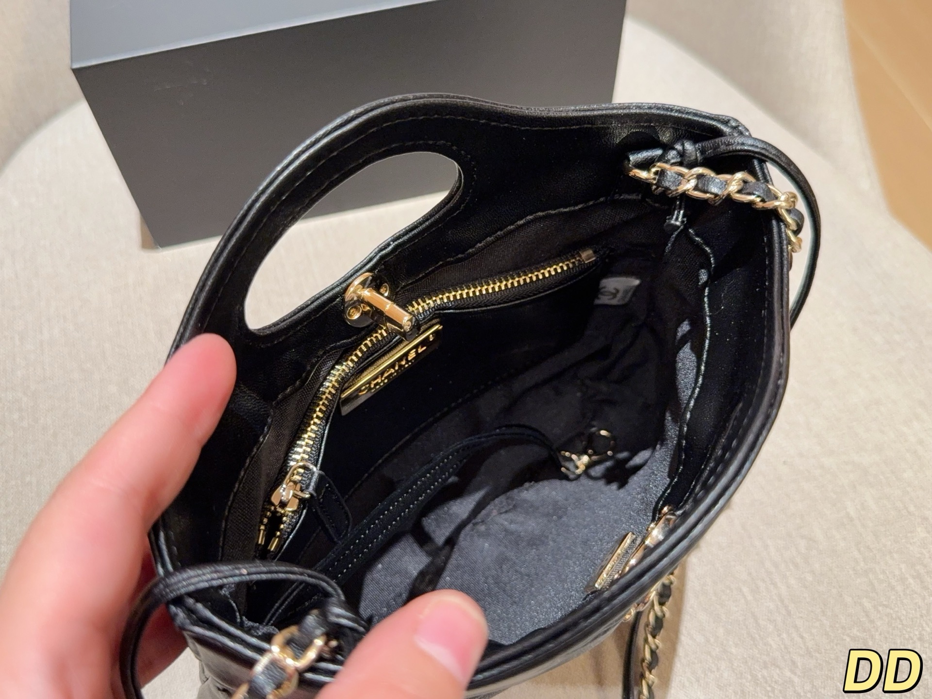 Chanel 31 Mini Shopping Bag - Image 10