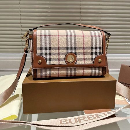 Burberry Flip Magnetic Buckle Bag - Image 3